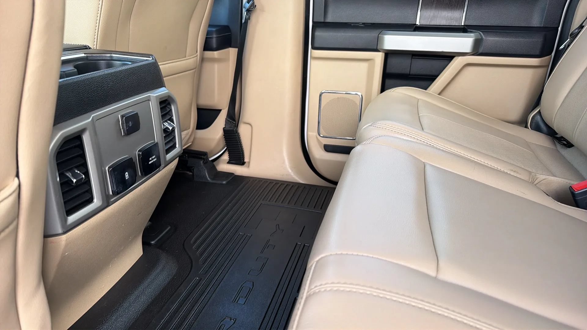 Used 2020 Ford F350 Lariat w/ Lariat Value Package AWD/4WD image 47