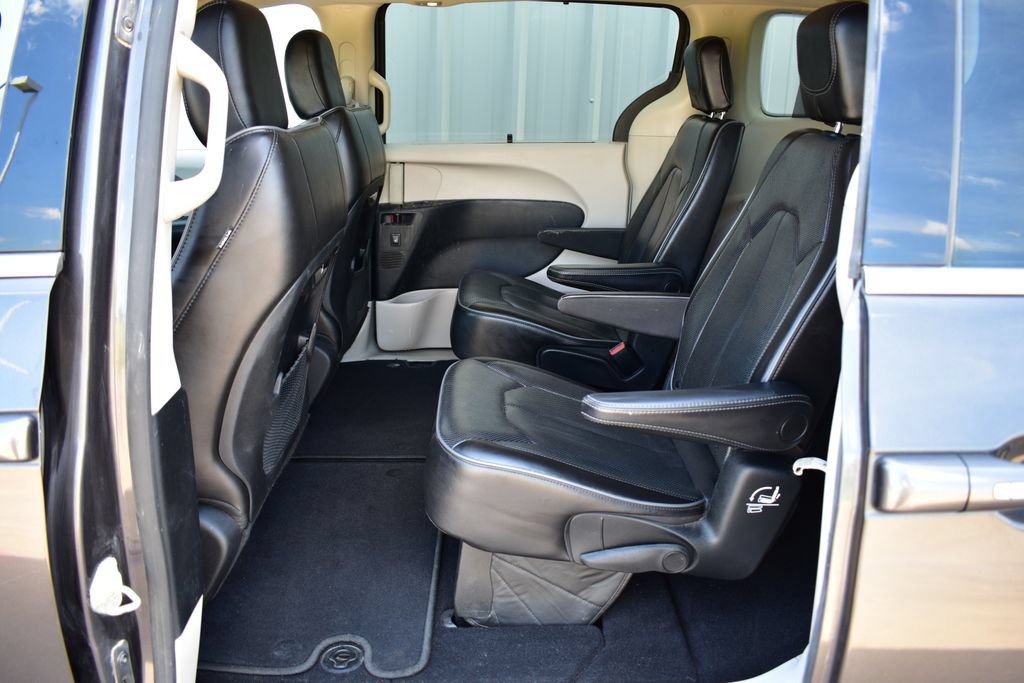 Used 2020 Chrysler Pacifica Limited FWD image 21