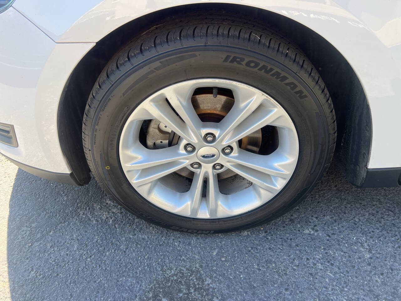 Used 2017 Ford Taurus SEL image 22