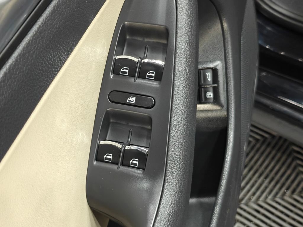 Used 2013 Volkswagen Jetta Hybrid Sedan FWD image 36