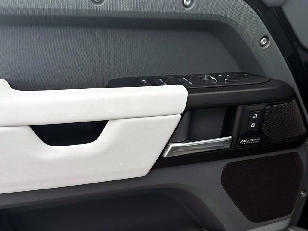 New 2025 Land Rover Defender 110 V8 image 15