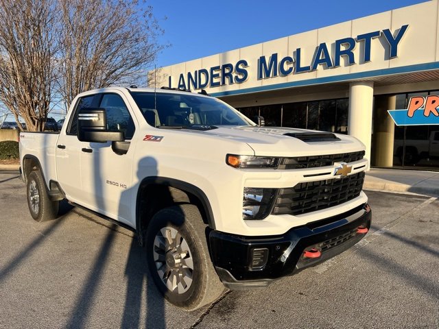 Used 2025 Chevrolet Silverado 2500 Custom w/ Custom Value Package image 2