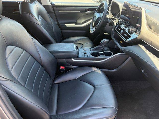 Used 2023 Toyota Highlander XLE FWD image 11