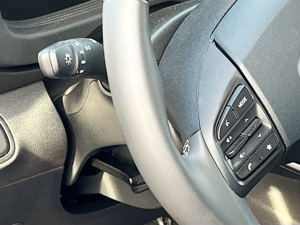 Used 2025 Hyundai Venue Limited image 10