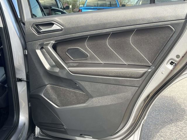 Used 2024 Volkswagen Tiguan SE image 24