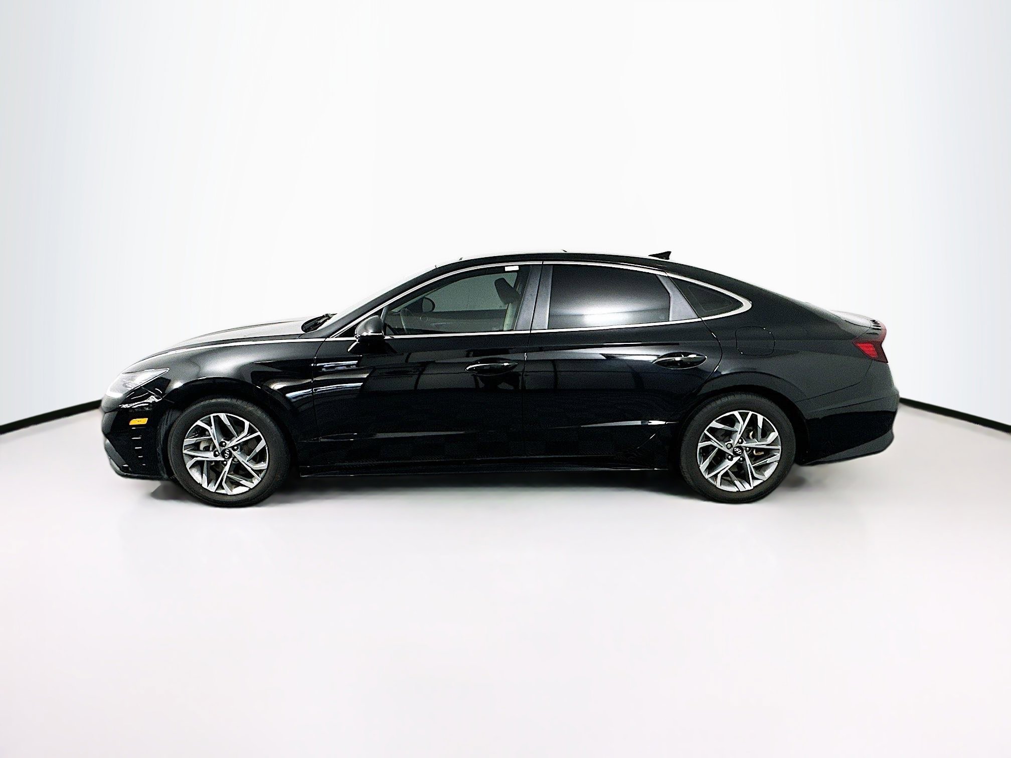 Used 2023 Hyundai Sonata SEL w/ Convenience Package FWD image 4