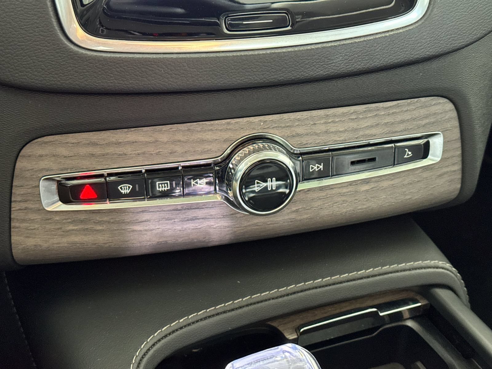 Certified 2024 Volvo XC90 T8 Ultimate w/ Lounge Package AWD/4WD image 26