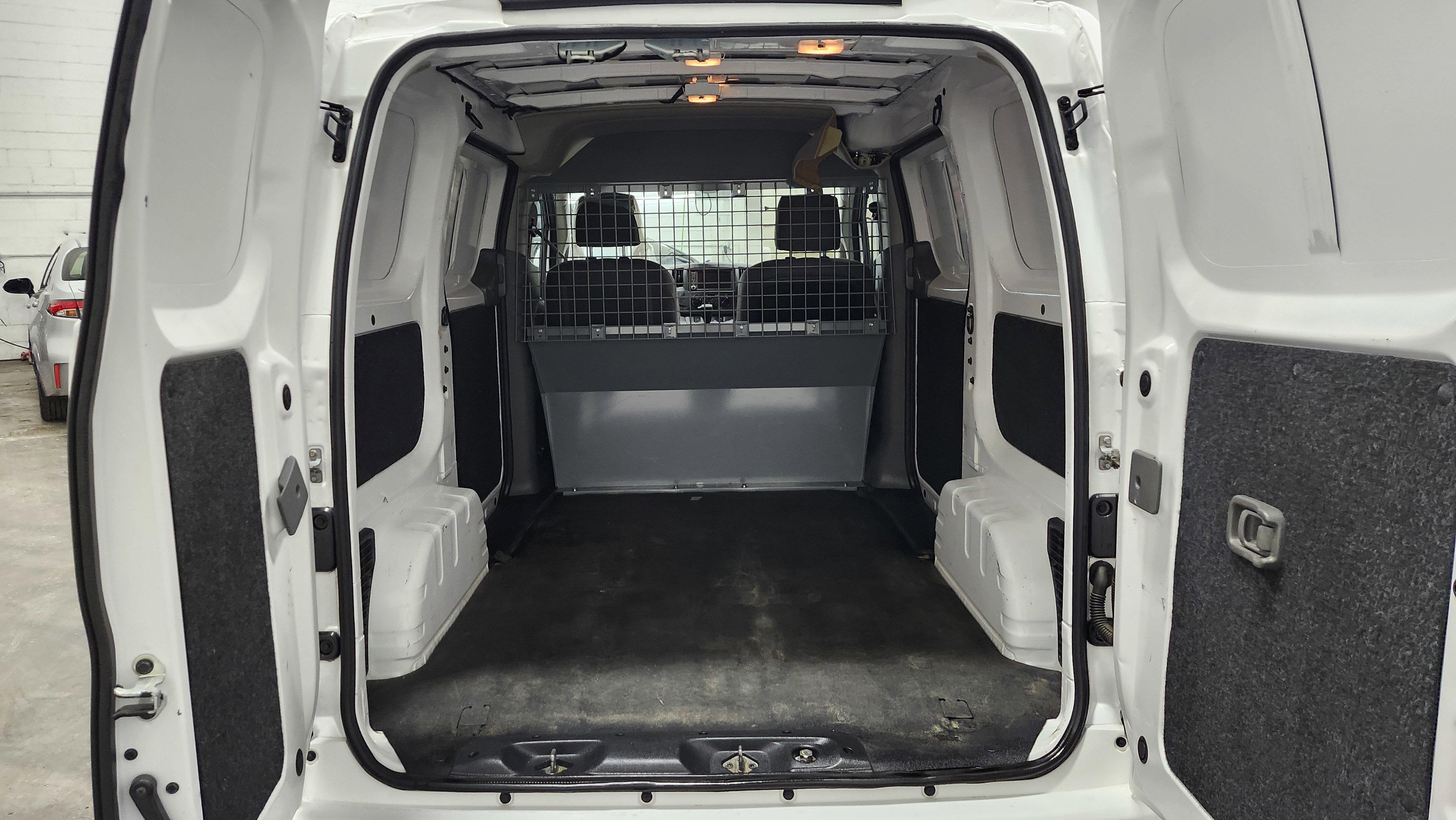 Used 2020 Nissan NV200 SV image 21