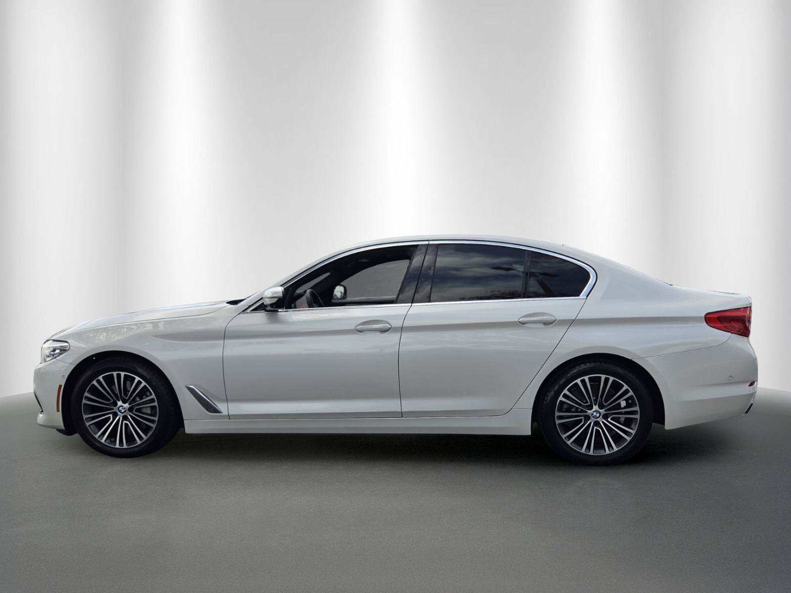Used 2019 BMW 540i w/ Premium Package RWD image 4