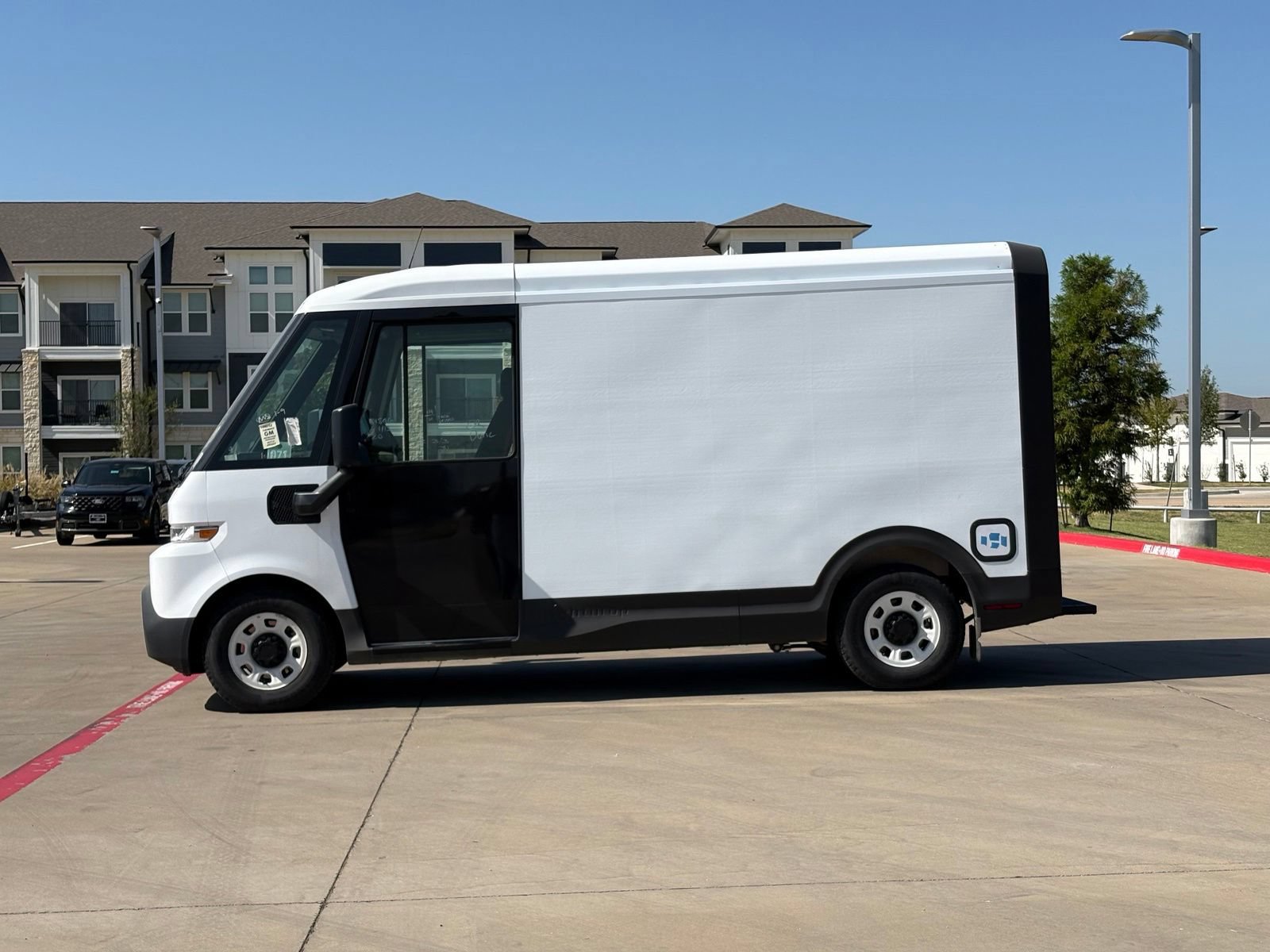 Used 2024 Chevrolet Brightdrop 400 w/ Commercial Equipment Package AWD/4WD image 4