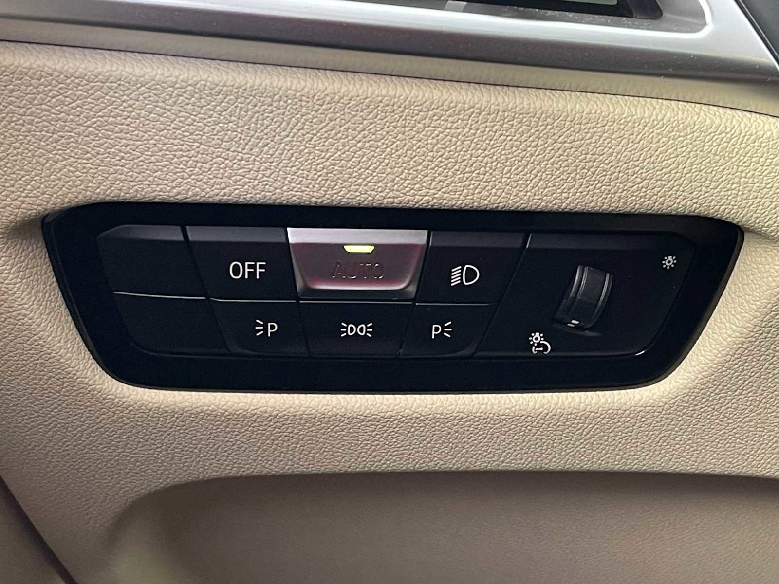 Used 2025 BMW i4 eDrive40 w/ Premium Package image 23