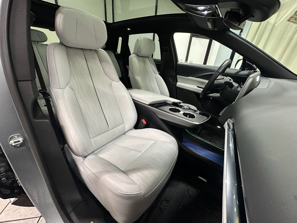 Used 2024 Cadillac Lyriq Luxury w/ LPO, Floor Liner Package image 19