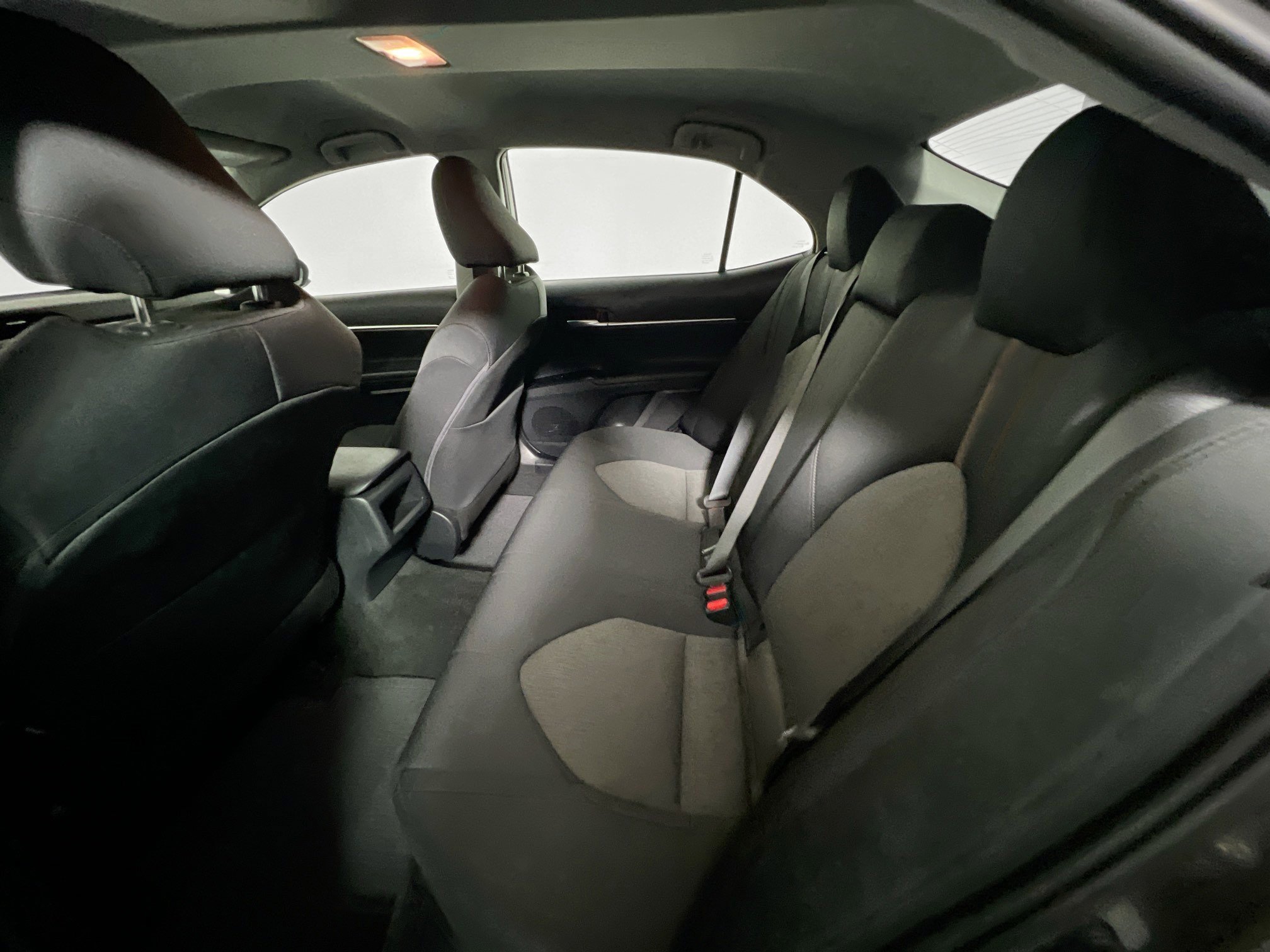 Used 2020 Toyota Camry LE image 28