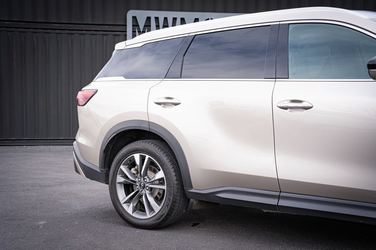 Used 2023 INFINITI QX60 Luxe AWD/4WD image 5