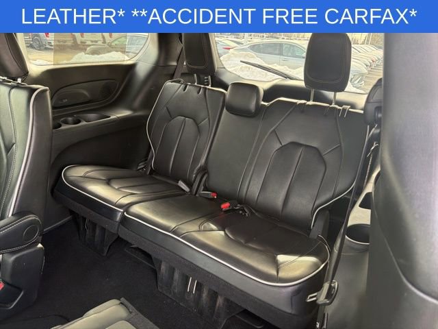 Used 2025 Chrysler Pacifica Limited image 23
