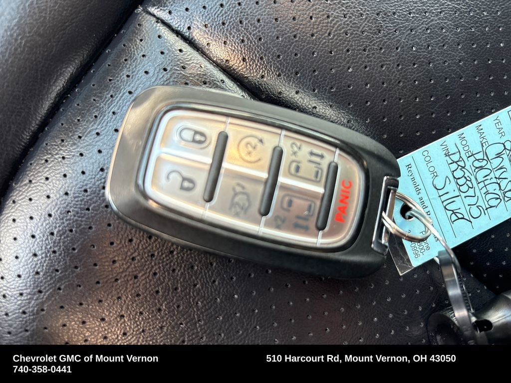 Used 2023 Chrysler Pacifica Touring-L FWD image 44