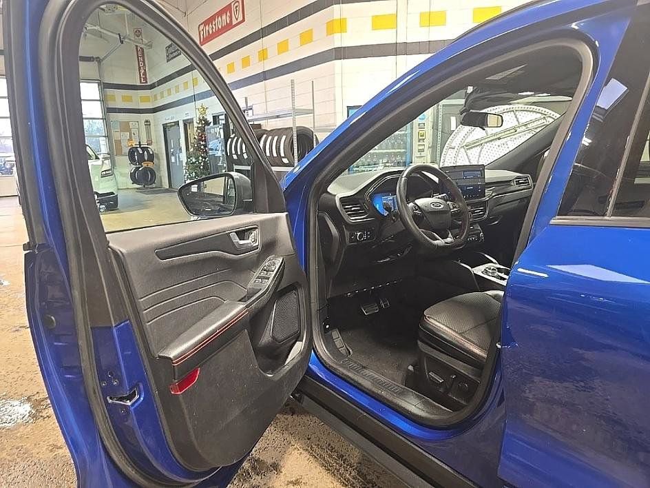 Used 2023 Ford Escape ST-Line w/ Tech Pack #1 image 9