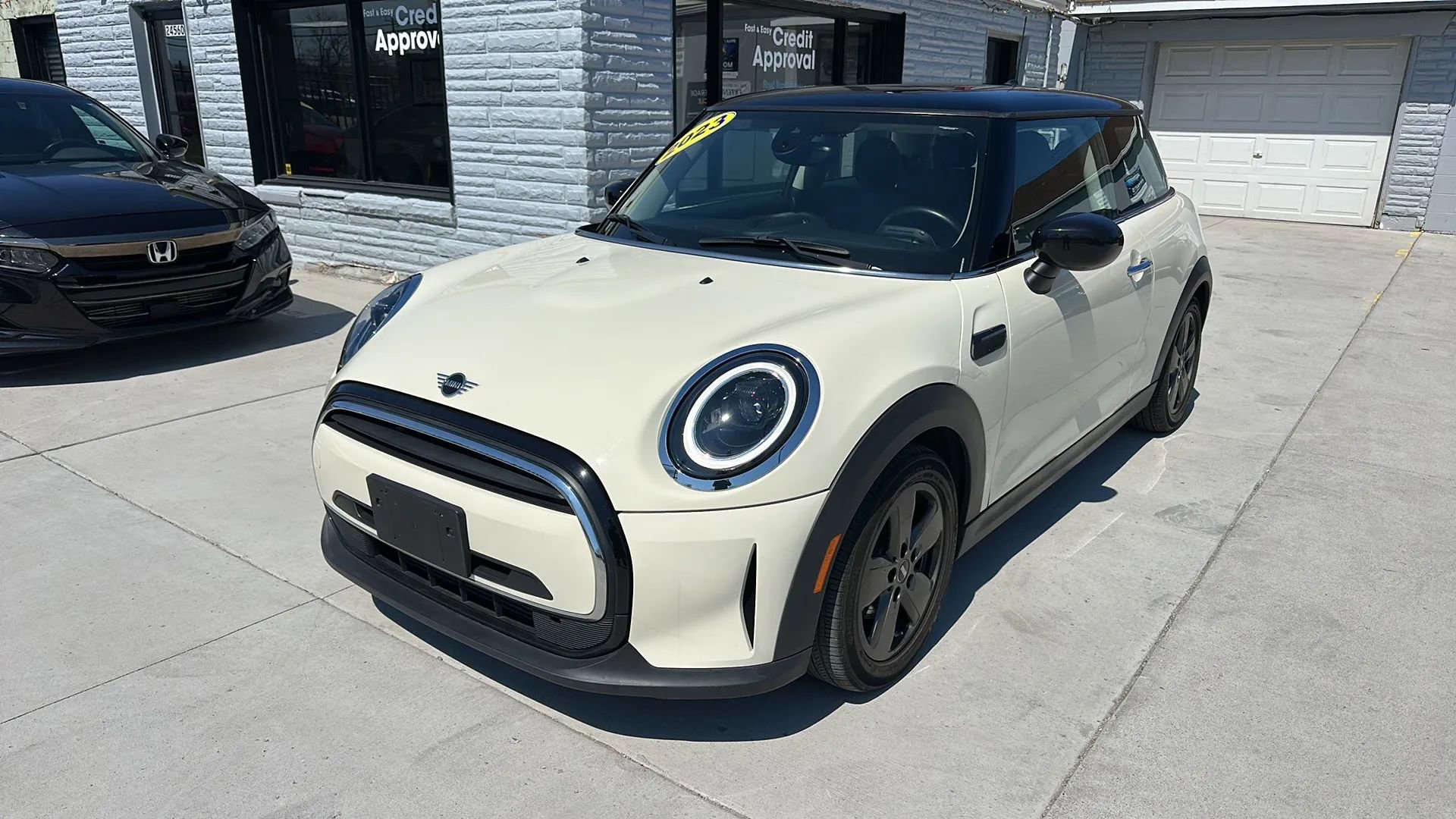 Used 2023 MINI Cooper 2-Door Hardtop image 1