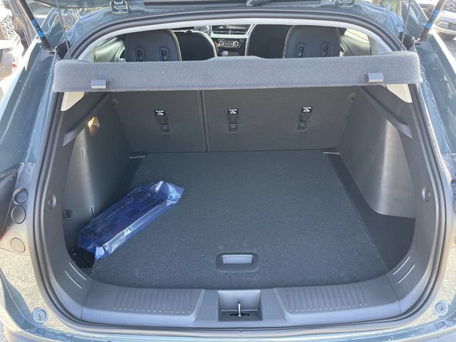 New 2026 Chevrolet Trax LT w/ Sunroof Package FWD image 23