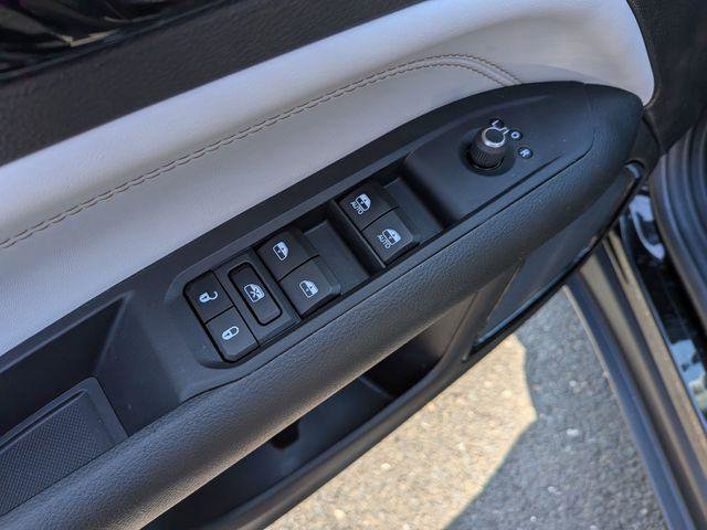 Certified 2025 Jeep Compass Limited image 11