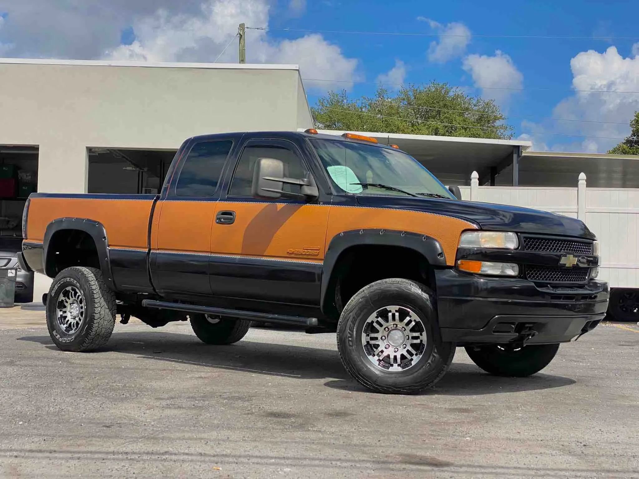Used 2001 Chevrolet Silverado 2500 LT w/ Snow Plow Prep Pkg image 13