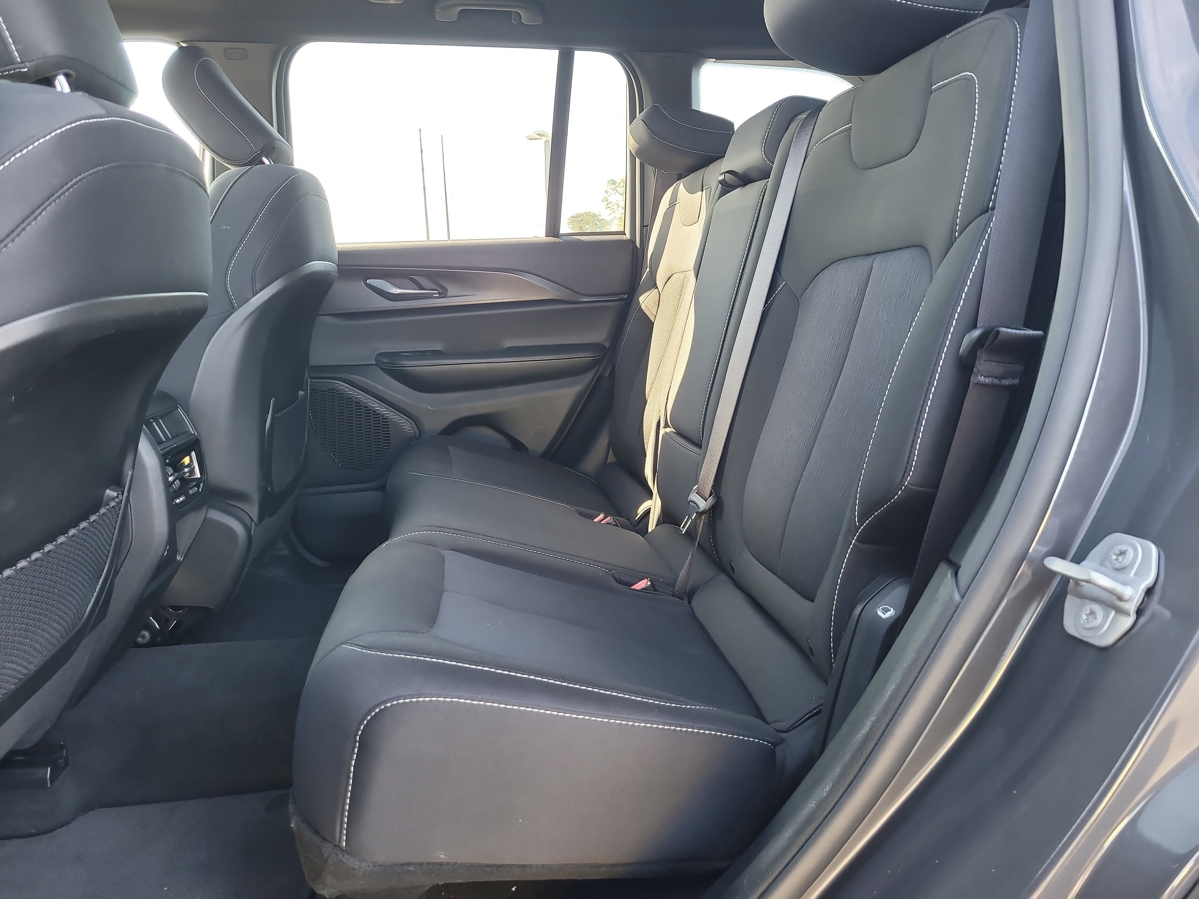 Used 2025 Jeep Grand Cherokee Laredo w/ MOPAR Finishing Package image 11