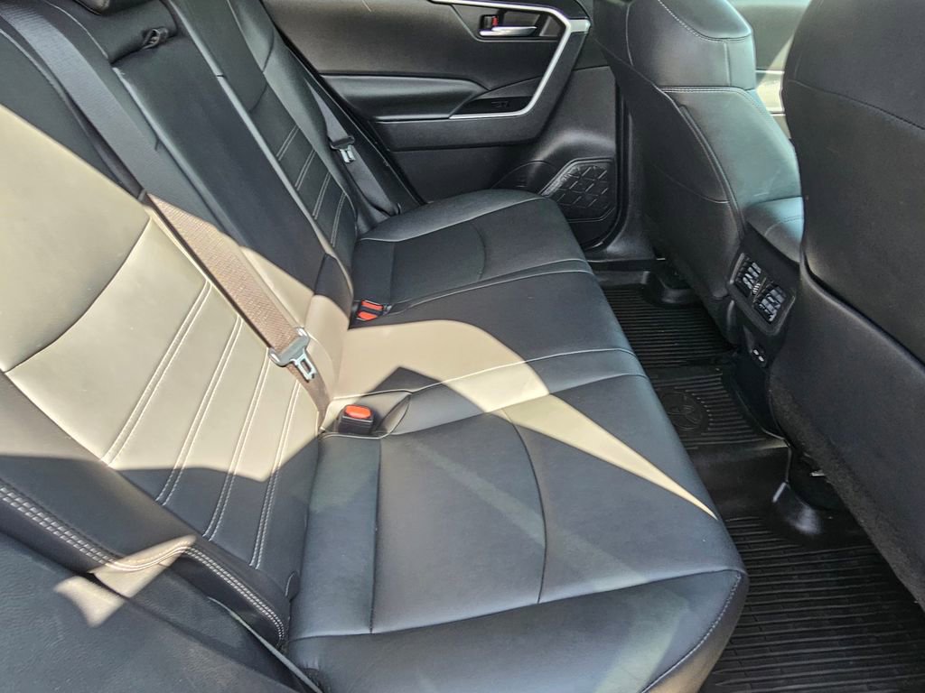 Used 2022 Toyota RAV4 XLE Premium image 10