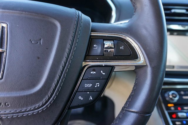 Used 2019 Lincoln Continental Select image 17