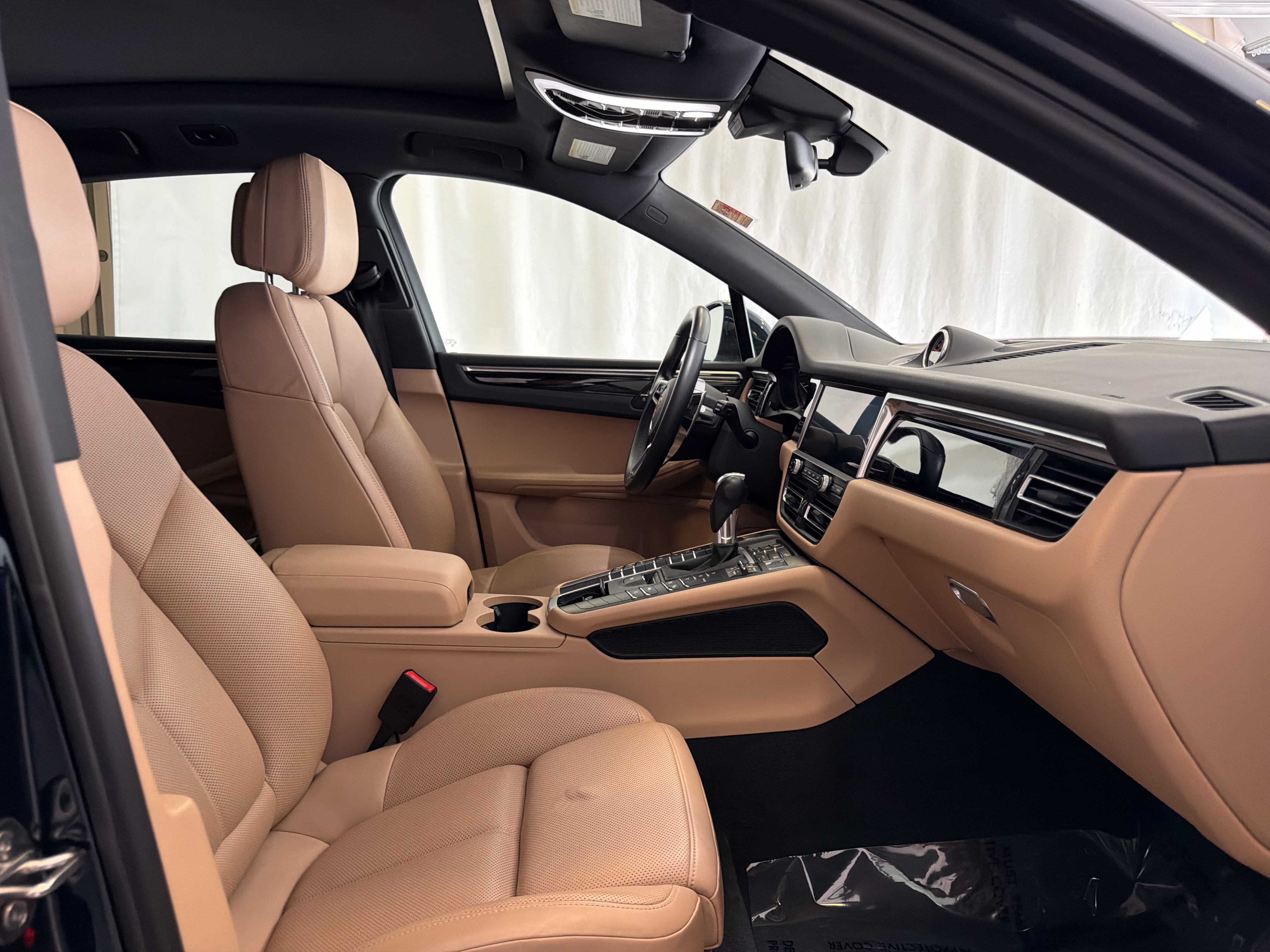 Certified 2021 Porsche Macan AWD/4WD image 16