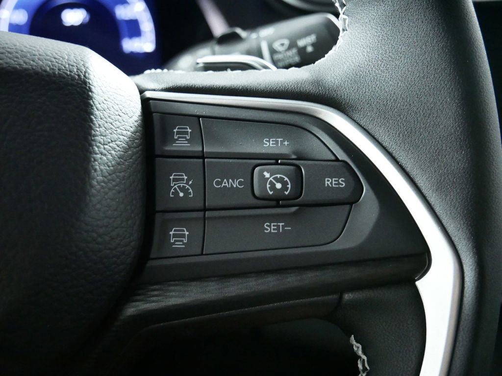 Certified 2024 Jeep Grand Cherokee Laredo w/ Luxury Tech Group I image 41