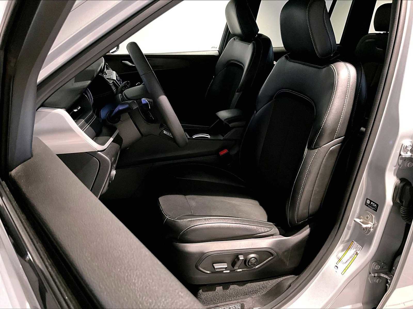 Used 2024 Jeep Grand Cherokee Altitude image 8