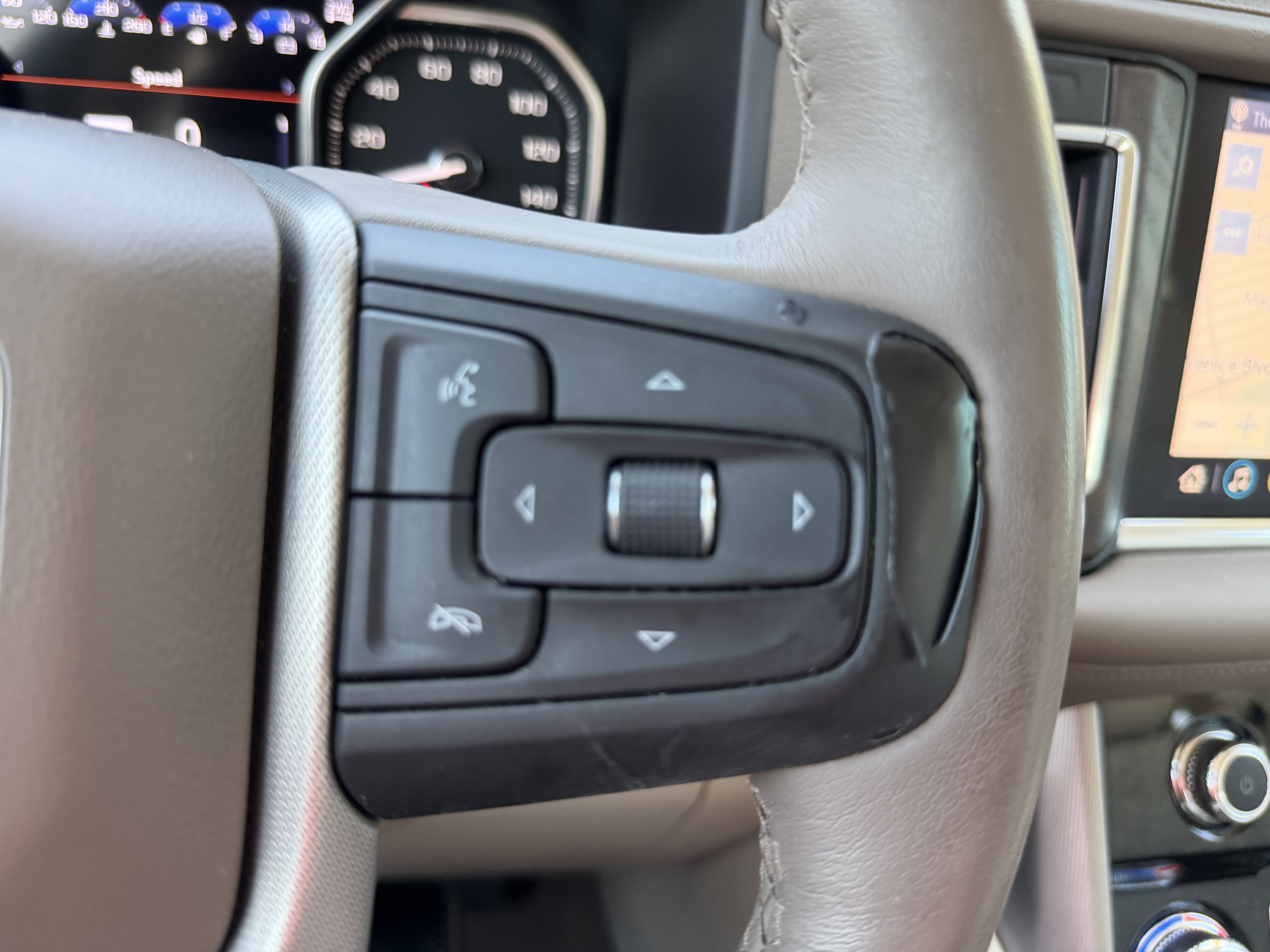 Used 2021 GMC Yukon Denali w/ Denali Premium Package image 31