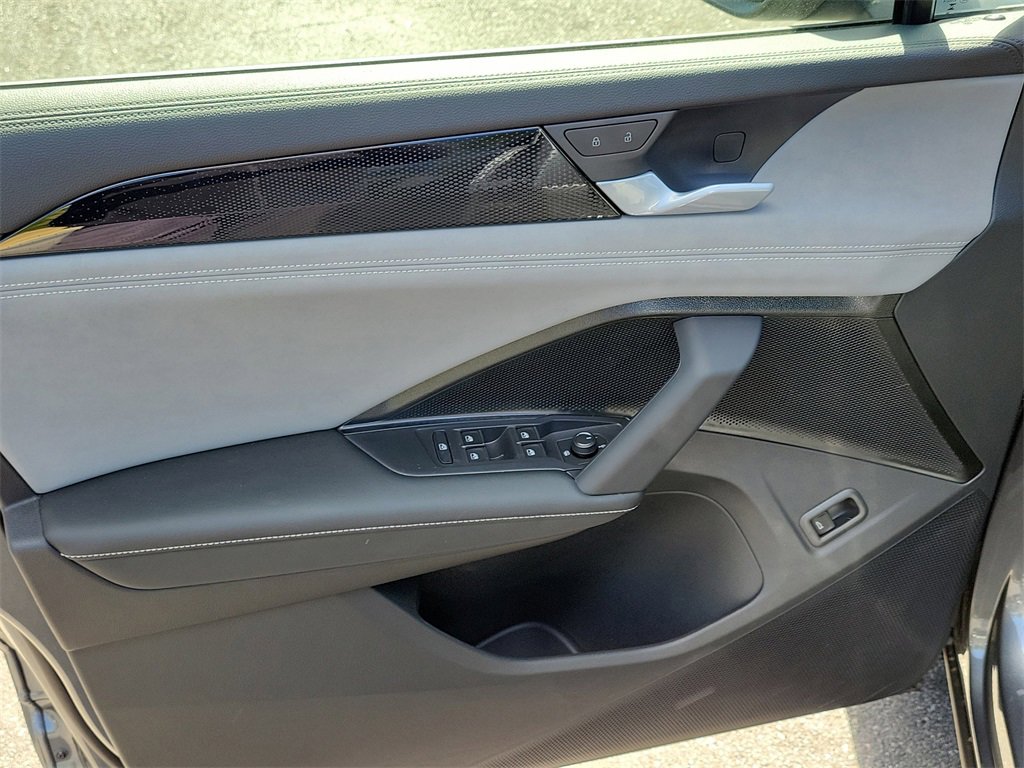 New 2026 Volkswagen Tiguan SE R-Line image 13