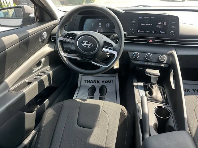 Used 2024 Hyundai Elantra SE FWD image 18