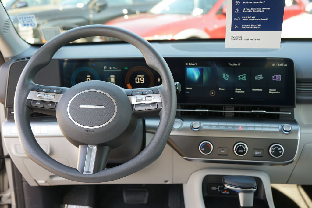 Certified 2025 Hyundai Kona SE FWD image 19