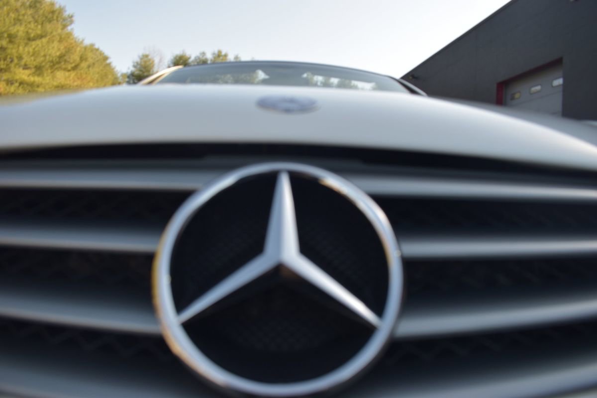 Used 2004 Mercedes-Benz SL 500 w/ Comfort Pkg image 50