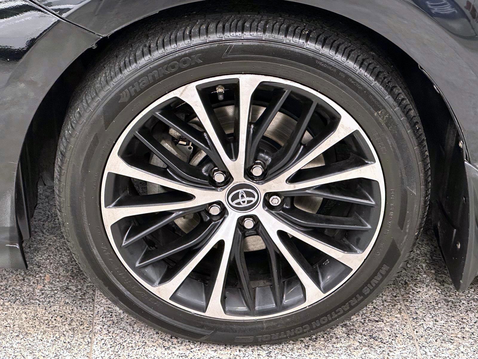 Certified 2019 Toyota Camry SE image 11