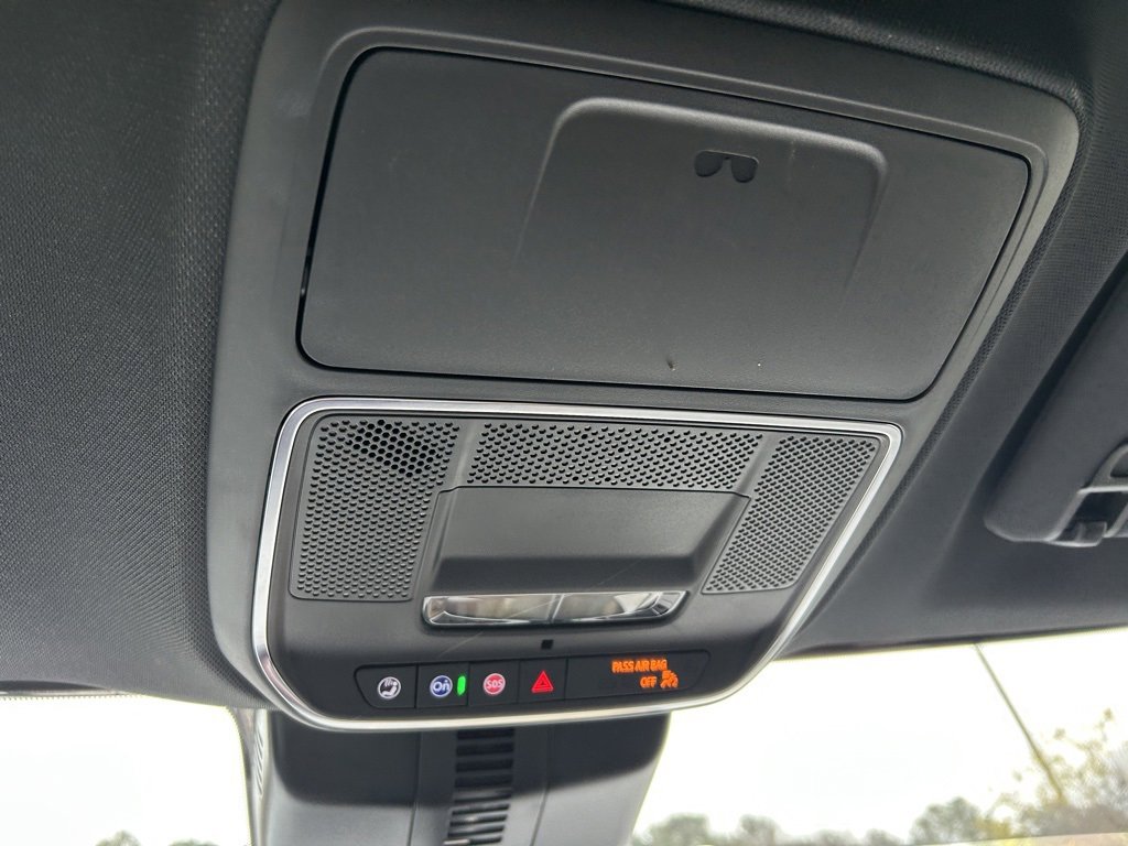 Used 2025 Chevrolet Traverse RS image 63