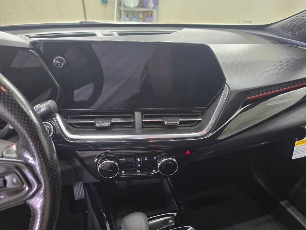 Used 2024 Chevrolet Trax RS FWD image 18