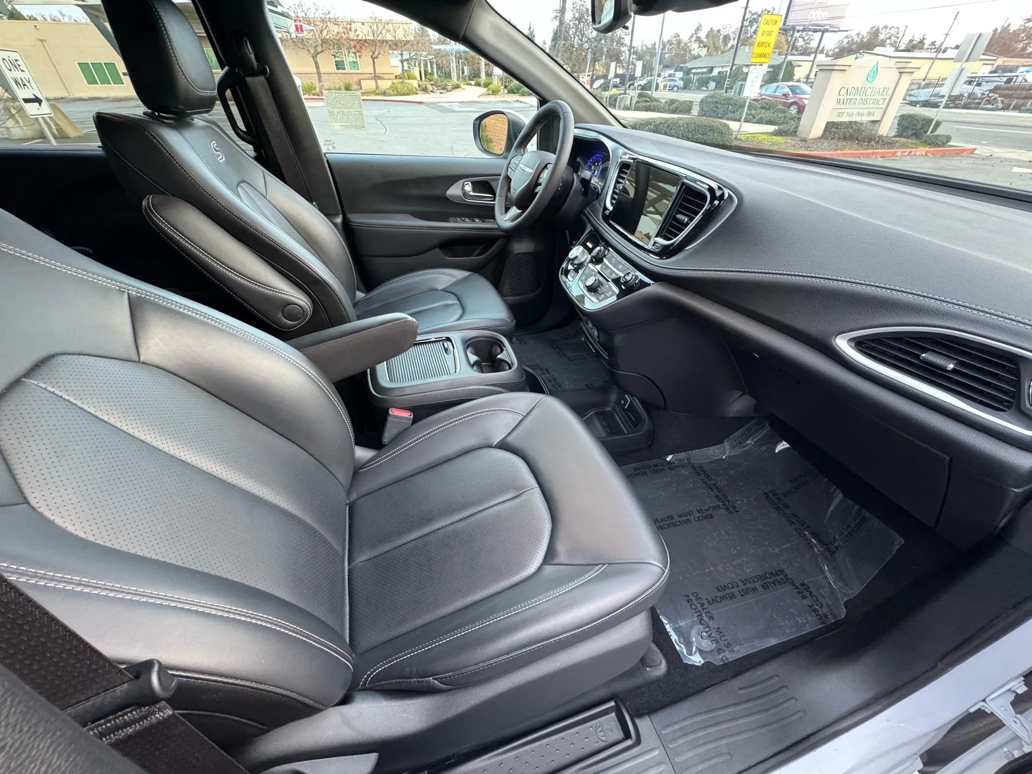 Used 2023 Chrysler Pacifica Touring-L w/ S Appearance Package FWD image 12