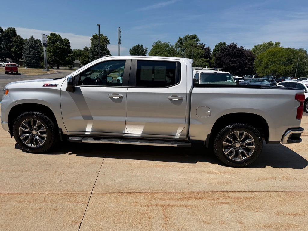 Used 2022 Chevrolet Silverado 1500 LT AWD/4WD image 8