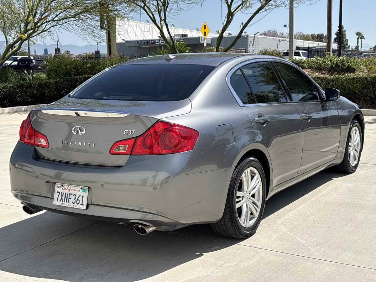 Used 2011 INFINITI G37 Journey w/ Premium Pkg RWD image 3