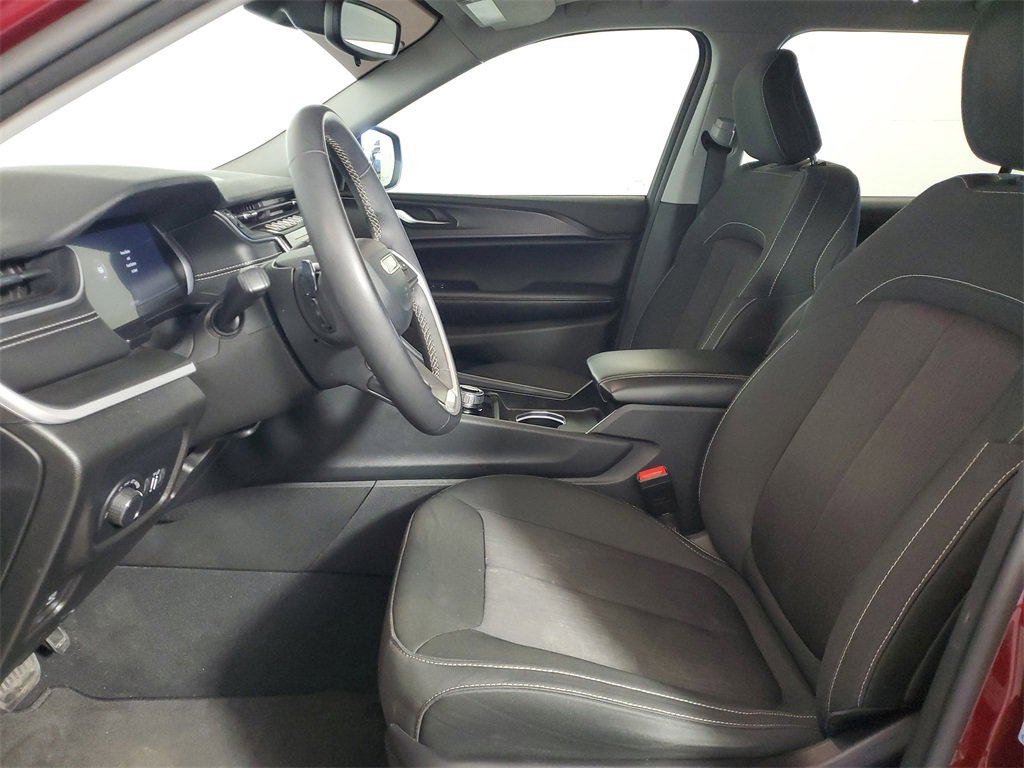 Used 2024 Jeep Grand Cherokee L Laredo image 12