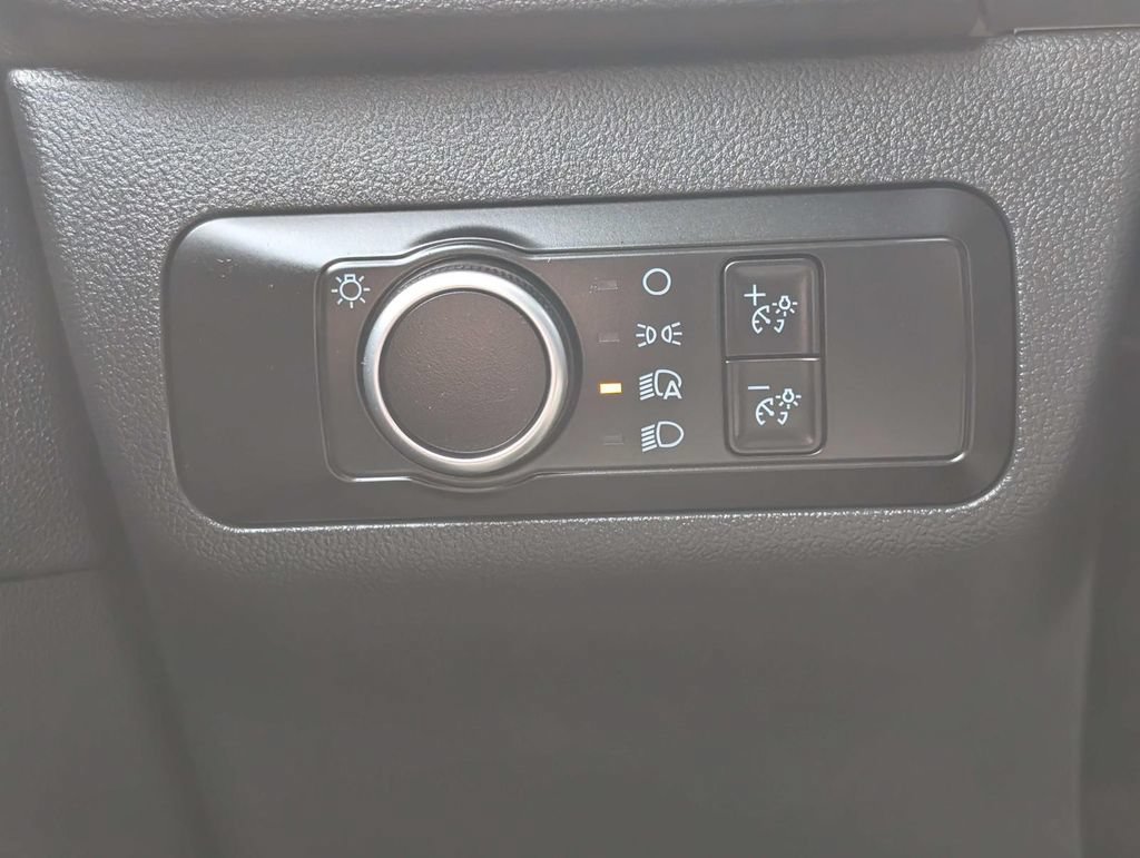 Used 2025 Ford Escape Active AWD/4WD image 17