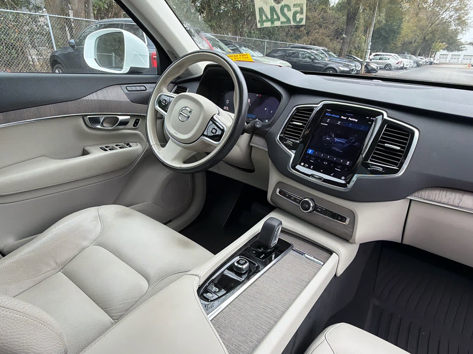 Used 2023 Volvo XC90 B5 Plus w/ Protection Package Premier image 19