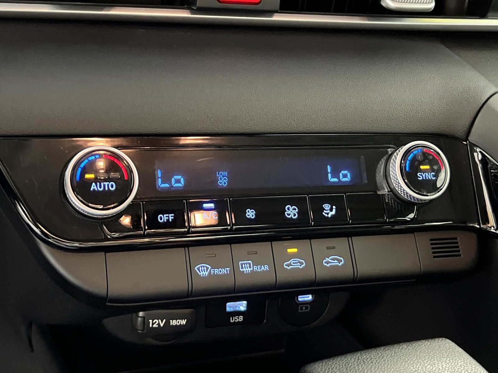 Used 2025 Hyundai Elantra Blue image 21