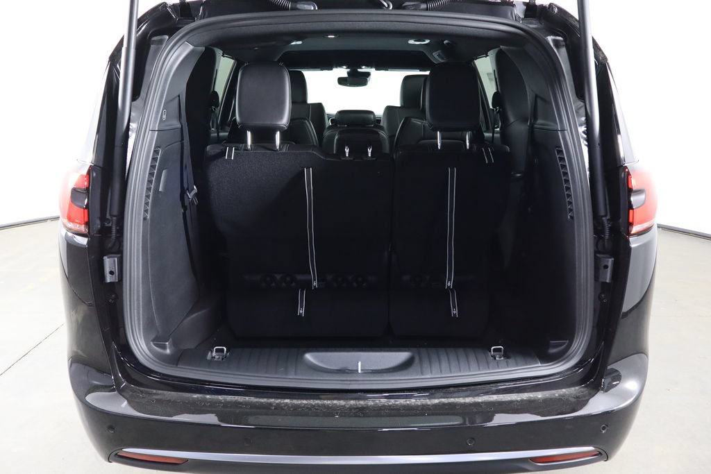 New 2027 Chrysler Pacifica Select FWD image 18