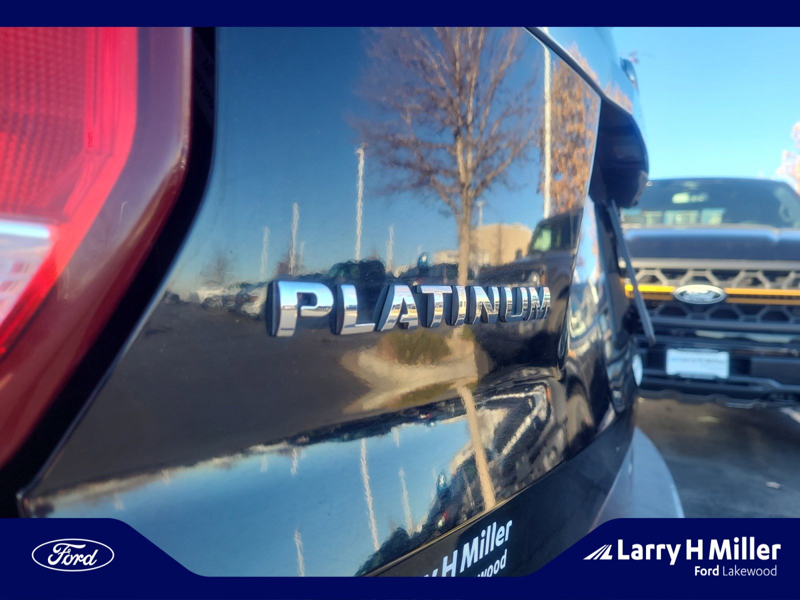 Used 2016 Ford Explorer Platinum image 24