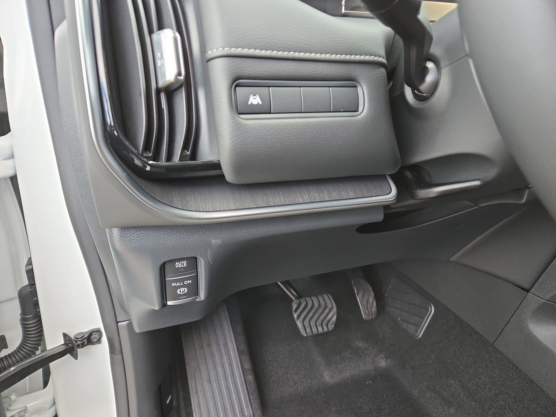 New 2026 Nissan Armada SV image 19