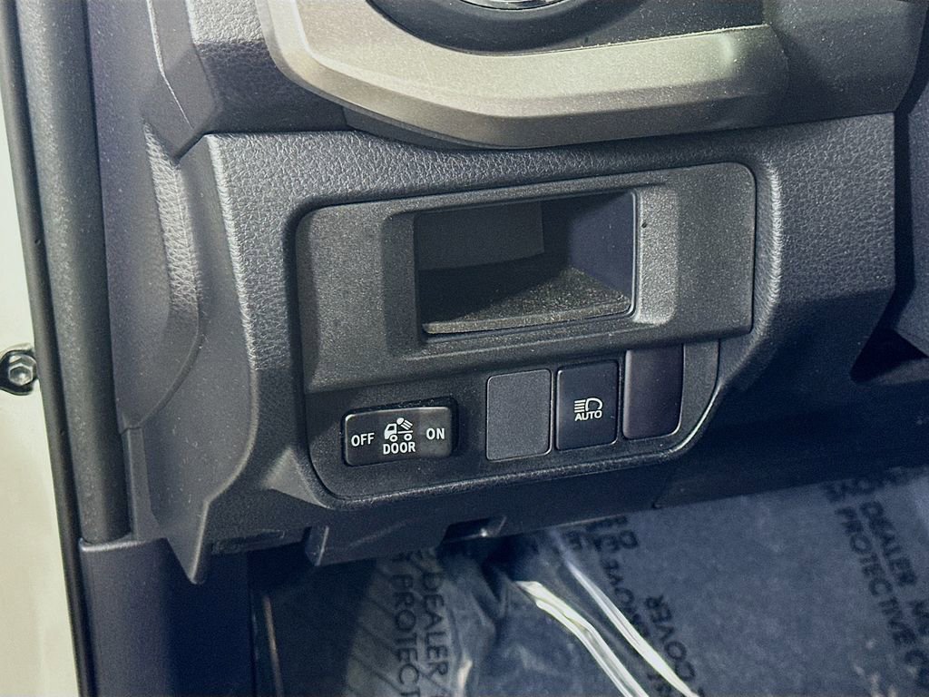 Used 2018 Toyota Tacoma SR5 image 21